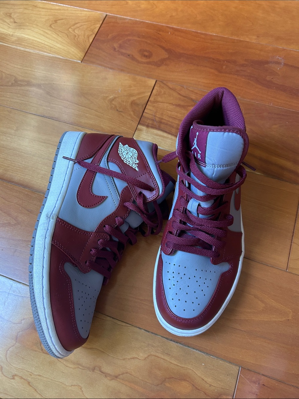Jordan 1 Mid Cherrywood Red
